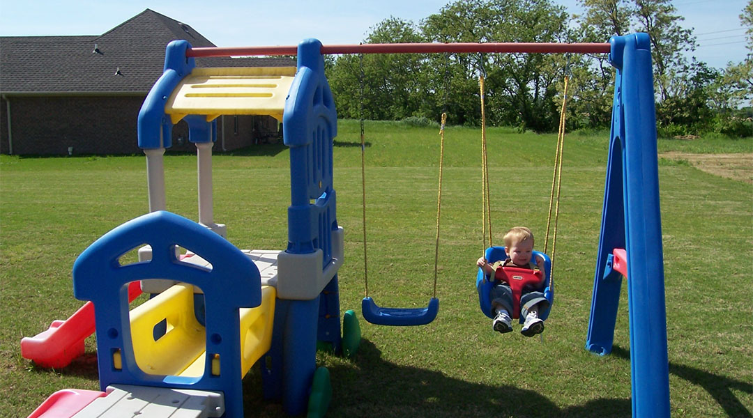 outdoor-baby-swing-with-stand